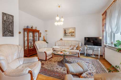 Wohnzimmer - Einfamilienhaus in 80997 München mit 123m² kaufen