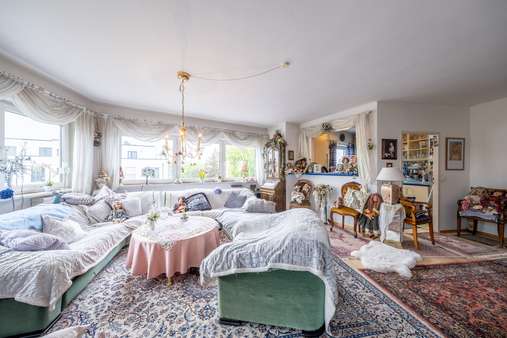 Wohnzimmer - Etagenwohnung in 81737 München mit 75m² kaufen