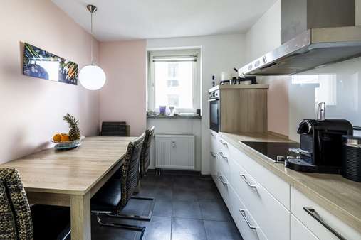 Küche mit Fenster - Etagenwohnung in 81825 München mit 56m² kaufen
