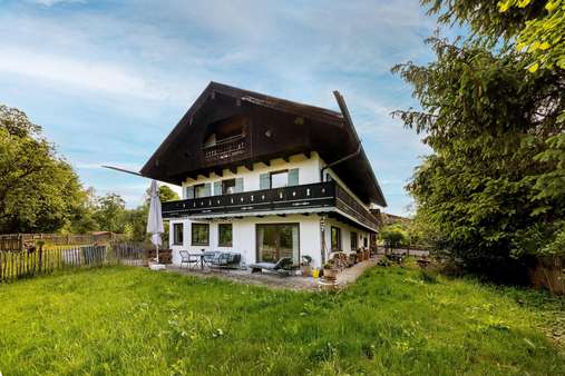 Außenansicht Ostseite Außenansicht Ostseite - Bauernhaus in 83629 Weyarn mit 273m² kaufen