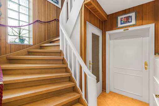 Treppenhaus - Einfamilienhaus in 81247 München mit 175m² kaufen