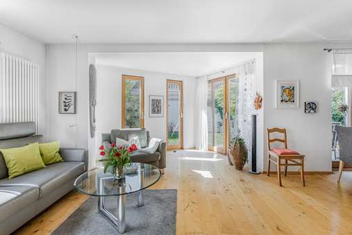 Wohnzimmer EG - Zweifamilienhaus in 80939 München mit 144m² kaufen