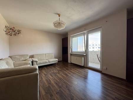 Wohnzimmer aktuell - Etagenwohnung in 81369 München mit 69m² kaufen