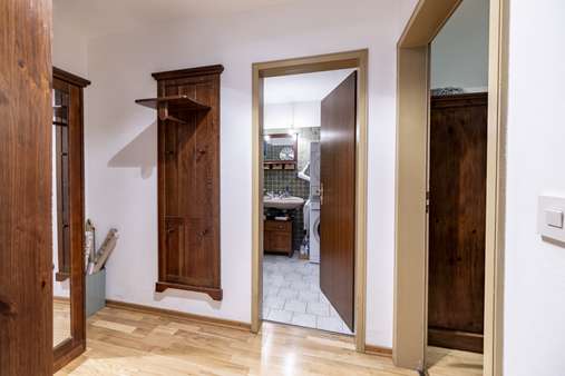 Flur - Erdgeschosswohnung in 81373 München mit 60m² als Kapitalanlage kaufen