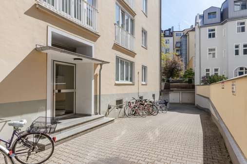 Hauseingang - Erdgeschosswohnung in 80798 München mit 38m² kaufen