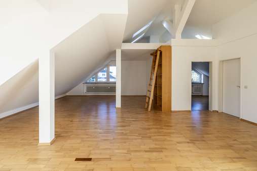 Wohn-Essbereich - Dachgeschosswohnung in 81247 München mit 94m² kaufen