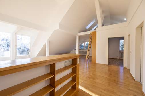 Wohnbereich - Dachgeschosswohnung in 81247 München mit 94m² kaufen