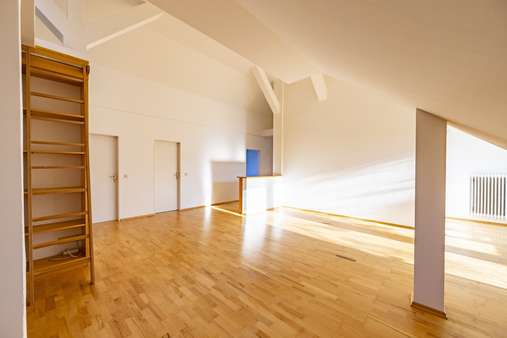 Wohnbereich - Dachgeschosswohnung in 81247 München mit 94m² kaufen