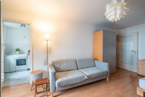 Wohnzimmer - Etagenwohnung in 81541 München mit 32m² kaufen