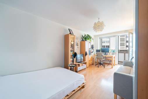Wohnzimmer - Etagenwohnung in 81541 München mit 32m² kaufen