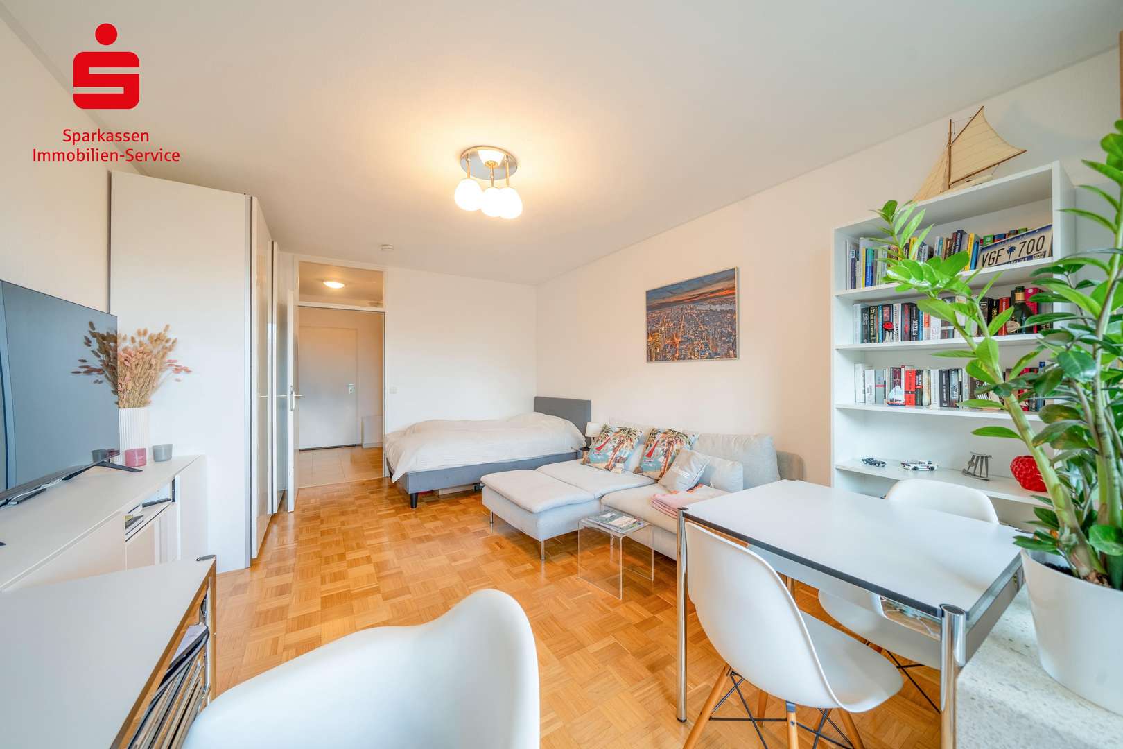 Wohn- und Schlafzimmer - Etagenwohnung in 81925 München mit 32m² als Kapitalanlage kaufen