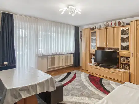 3-Zimmer-Wohnung mit Tiefgaragenplatz, in Kürze bezugsfrei, attraktive Lage, Balkon 