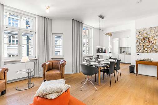 Wohn- und Esszimmer - Etagenwohnung in 80538 München mit 93m² kaufen