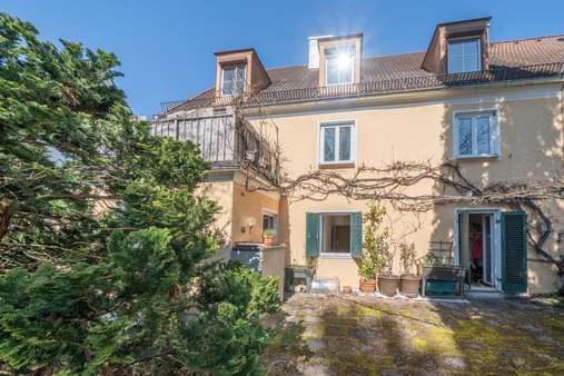 Blick auf die Terrasse - Doppelhaushälfte in 80638 München mit 282m² kaufen