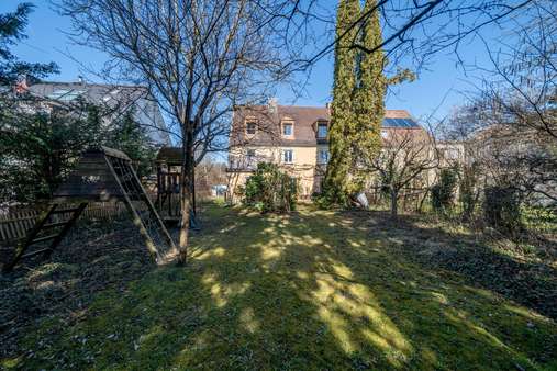 Blick vom Garten zum Haus - Doppelhaushälfte in 80638 München mit 282m² kaufen