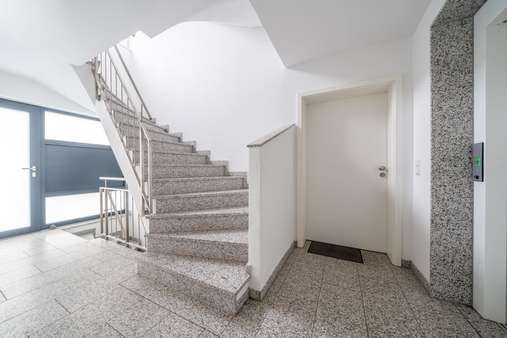 Hauseingang - Mehrfamilienhaus in 80686 München mit 302m² kaufen
