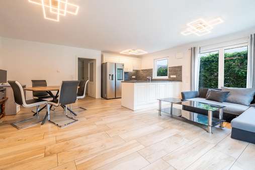 Wohn- und Essbereich im EG - Mehrfamilienhaus in 80686 München mit 302m² kaufen