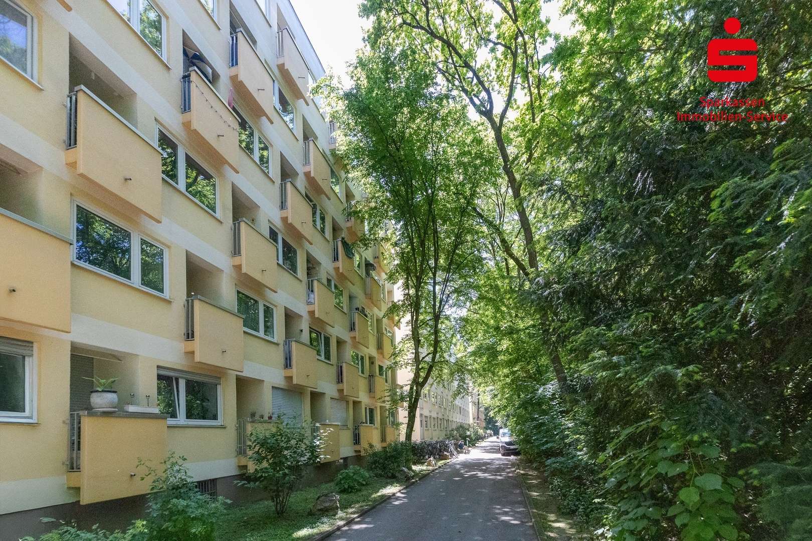 Zugang zum Haus - Erdgeschosswohnung in 81476 München mit 30m² kaufen