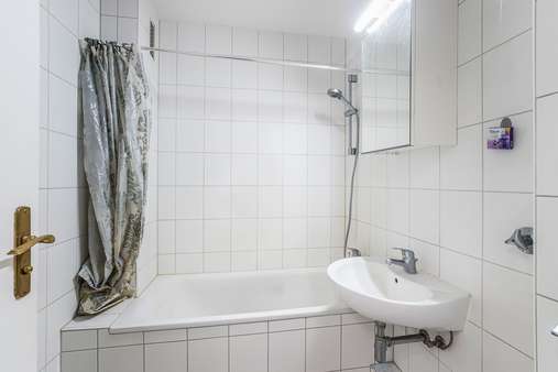 Badezimmer - Erdgeschosswohnung in 81476 München mit 30m² kaufen