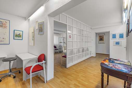 Blick vom Empfang Blick vom Empfang - Krankenhaus in 80636 München mit 142m² kaufen