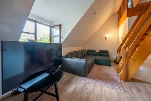 Renovierungsbedürftige 1,5-Zimmer-Maisonettewohnung nahe der Universität Freising-Weihenstephan! 