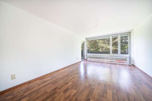 Wohn- und Esszimmer - Etagenwohnung in 80993 München mit 86m² kaufen