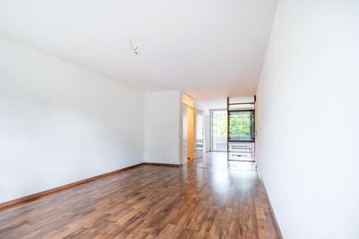Wohn- und Esszimmer - Etagenwohnung in 80993 München mit 86m² kaufen
