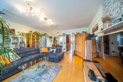 Wohnzimmer - Etagenwohnung in 82194 Gröbenzell mit 81m² kaufen