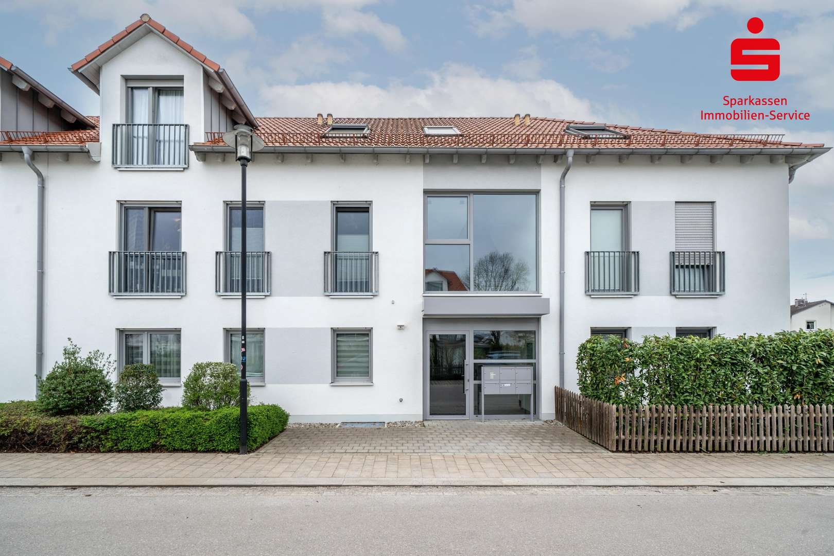 Hausansicht - Erdgeschosswohnung in 82140 Olching mit 71m² kaufen