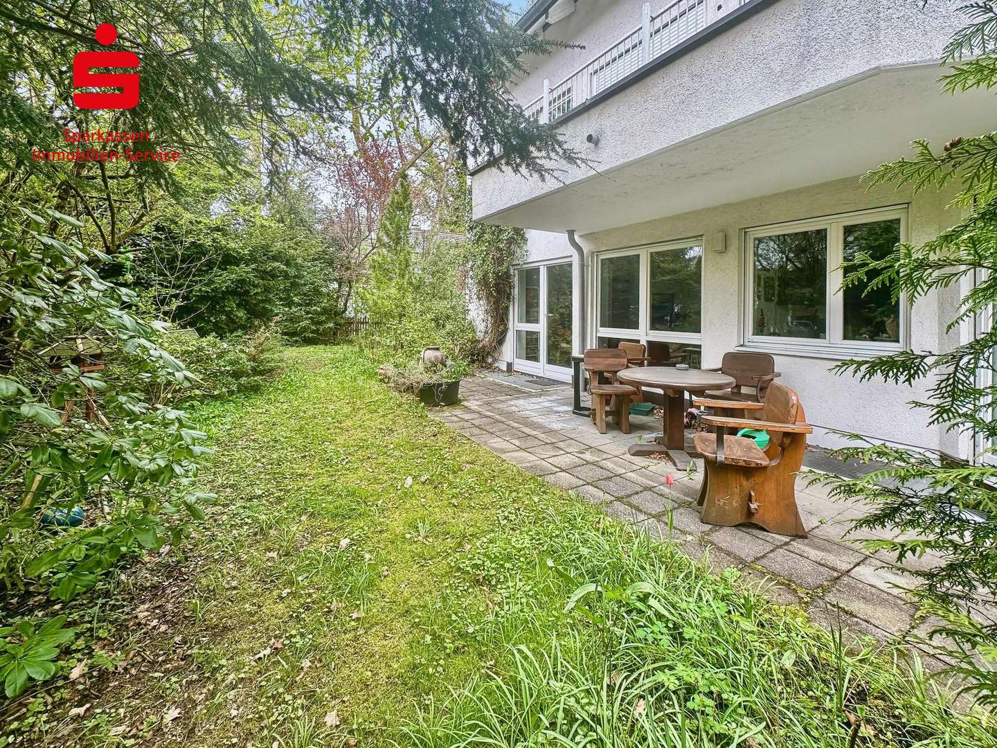 Garten mit Terrasse - Erdgeschosswohnung in 81545 München mit 93m² kaufen