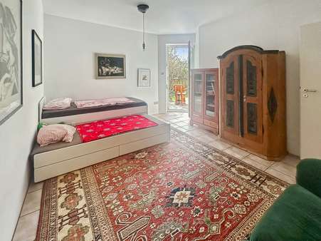 Schlafzimmer - Erdgeschosswohnung in 81545 München mit 93m² kaufen