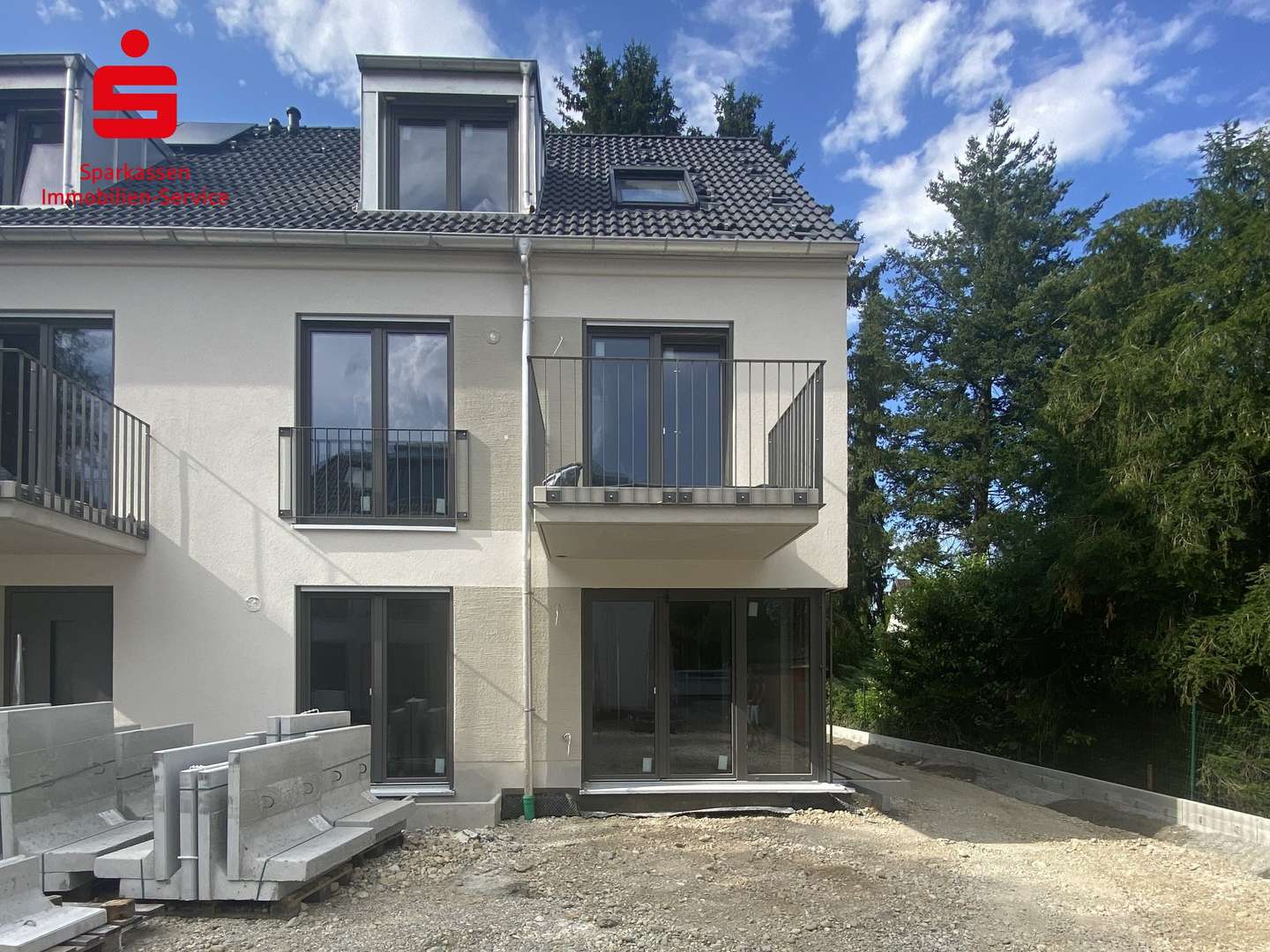 Hausansicht Hausansicht - Doppelhaushälfte in 81249 München mit 153m² kaufen