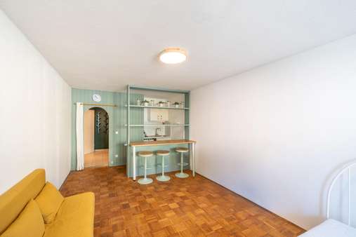 Wohnraum und Küche - Etagenwohnung in 81539 München mit 30m² kaufen
