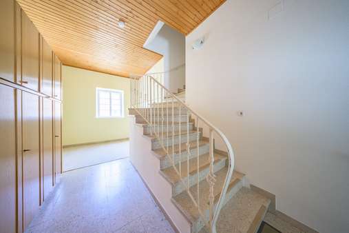Eingangsbereich mit Vorzimmer - Maisonette-Wohnung in 83533 Edling mit 118m² kaufen
