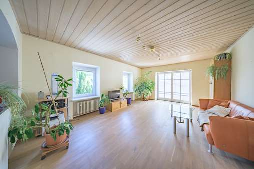 OG Wohnzimmer - Maisonette-Wohnung in 83533 Edling mit 118m² kaufen