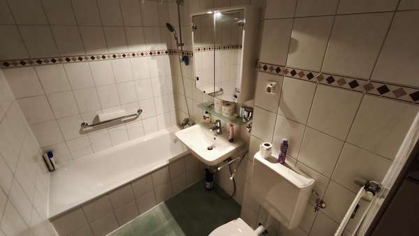 Badezimmer - Erdgeschosswohnung in 80935 München mit 50m² mieten