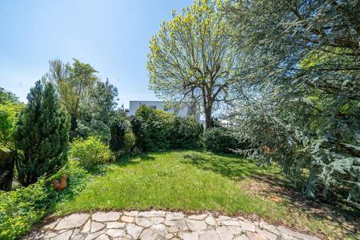 Ausblick in Südwest-Garten - Reiheneckhaus in 85591 Vaterstetten mit 172m² kaufen