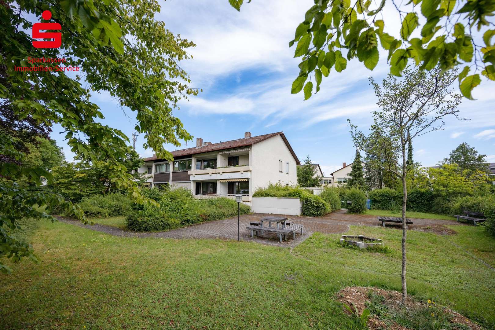 Hausansicht Hausansicht - Erdgeschosswohnung in 81827 München mit 78m² kaufen