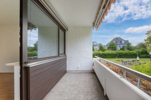 Loggia mit Blick in den Garten Loggia mit Blick in den Garten - Erdgeschosswohnung in 81827 München mit 78m² kaufen