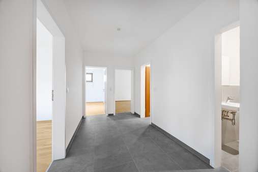 Geräumiger Eingangsbereich Geräumiger Eingangsbereich - Erdgeschosswohnung in 81827 München mit 78m² kaufen