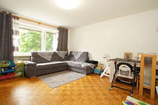 Wohnzimmer - Etagenwohnung in 81475 München mit 60m² kaufen