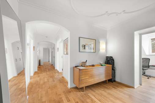 Flur Flur - Dachgeschosswohnung in 80686 München mit 111m² kaufen