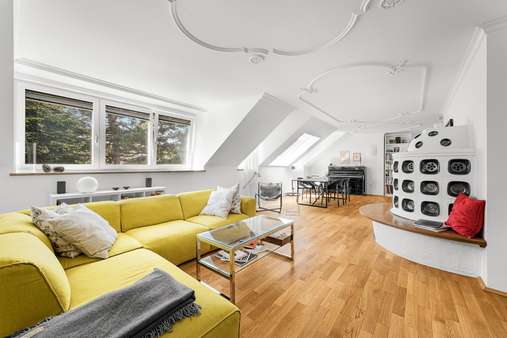 Wohnzimmer Wohnzimmer - Dachgeschosswohnung in 80686 München mit 111m² kaufen
