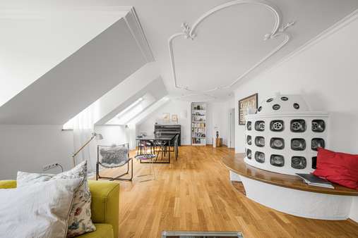 Wohnzimmer Wohnzimmer - Dachgeschosswohnung in 80686 München mit 111m² kaufen