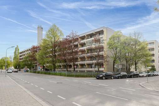 Hausansicht - Etagenwohnung in 81673 München mit 28m² kaufen