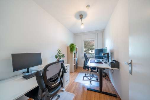 Büro oder Kinderzimmer - Etagenwohnung in 81825 München mit 75m² kaufen
