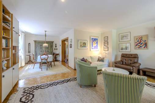 Geräumiges Wohnzimmer Geräumiges Wohnzimmer - Doppelhaushälfte in 81827 München mit 150m² kaufen