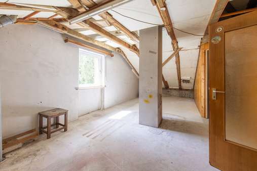 Teilausgebauter Speicher - Reiheneckhaus in 83624 Otterfing mit 160m² kaufen