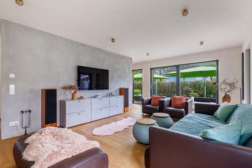 Wohnzimmer - Einfamilienhaus in 82223 Eichenau mit 134m² kaufen
