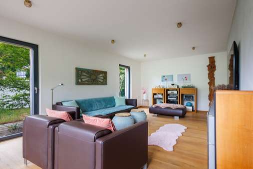 Wohnzimmer - Einfamilienhaus in 82223 Eichenau mit 134m² kaufen